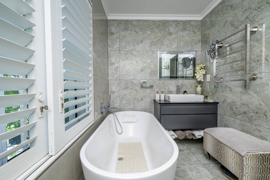 7 Bedroom Property for Sale in Plattekloof Western Cape